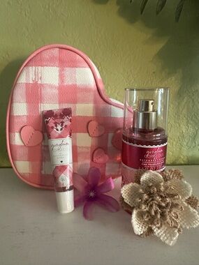 NEW BBW (3) PC GINGHAM GORGEOUS MAKE-UP BAG W/ LIP GLOSS & FRAGRANCE